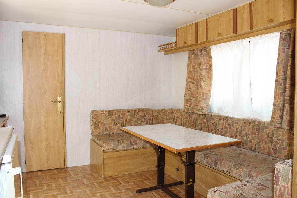 Bungalows Pena Montanesa Aínsa Quarto foto
