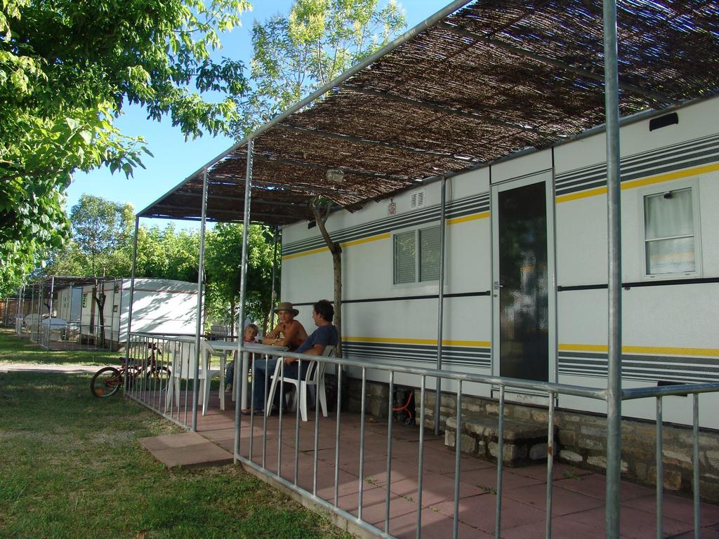 Bungalows Pena Montanesa Aínsa Quarto foto