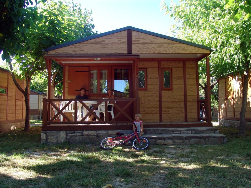 Bungalows Pena Montanesa Aínsa Quarto foto